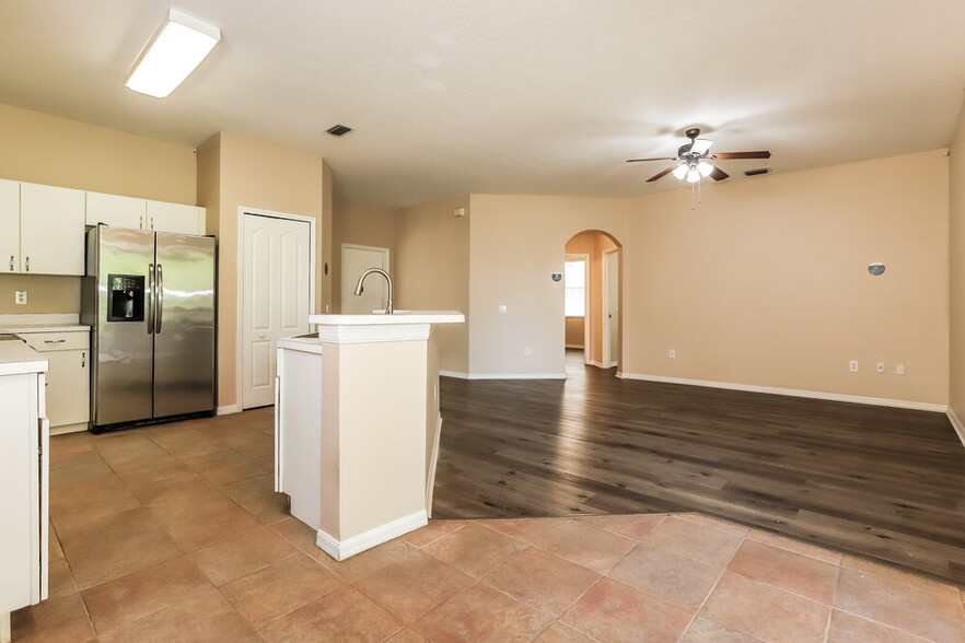 Building Photo - 25402 7 Rivers Cir