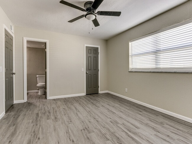 Building Photo - 1000 NW 88th St