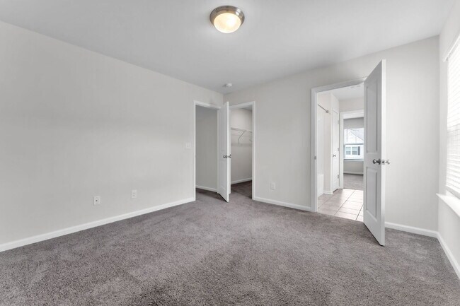 Building Photo - Elegant 3BR/2.5BA Home with Loft & 2-Car Garage in Persimmon Hill $2,100/mo rent