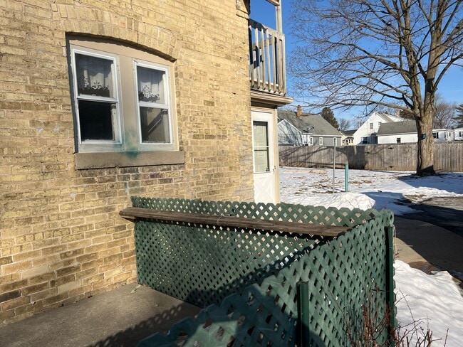 Building Photo - 136 N Dewey Ave