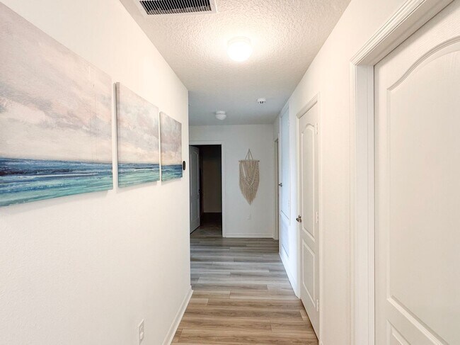 Building Photo - Beautiful 3 bedroom/2.5 bath in NEW Winter...