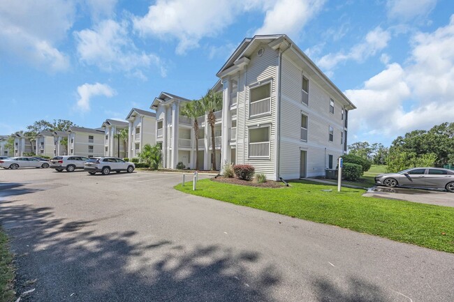Building Photo - Charming 1BR Condo at Blue River Court – Pools, Tennis & More