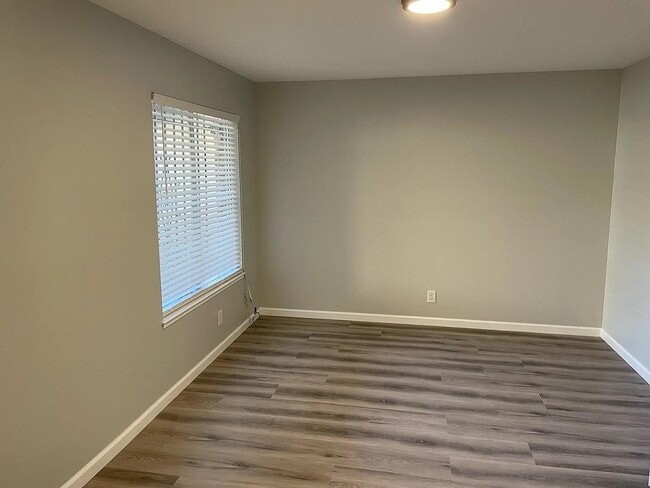 Building Photo - 116 Evelyn Cir