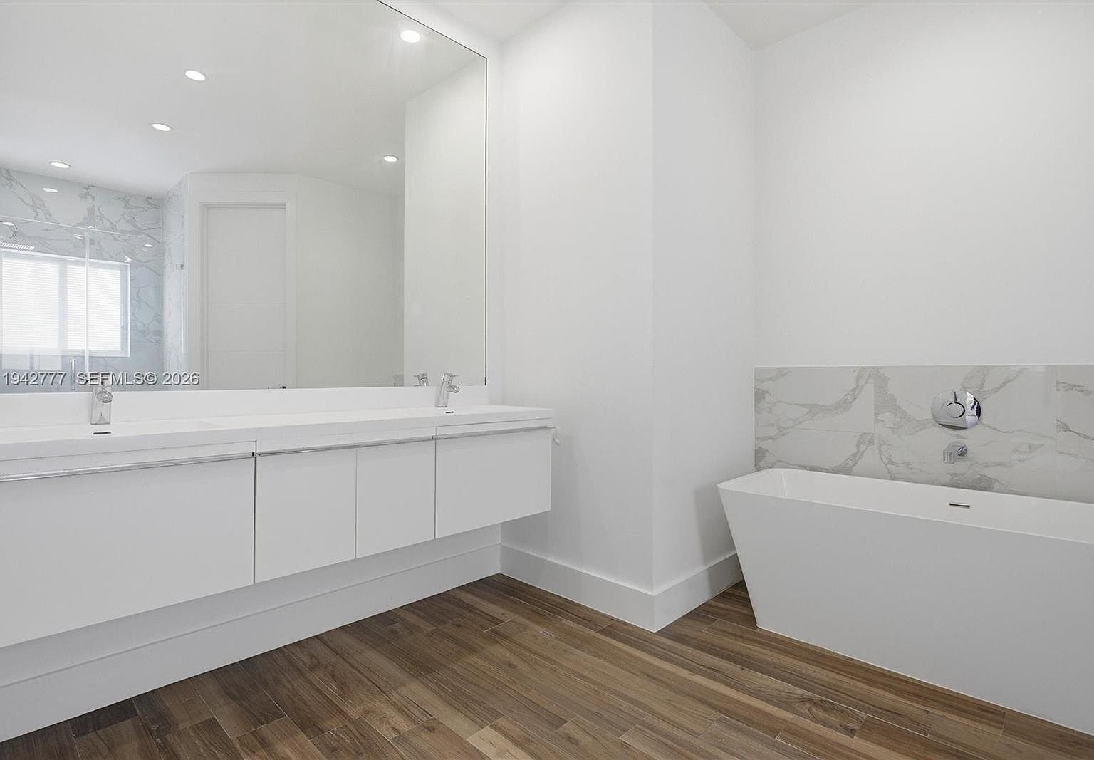 Building Photo - 2852 SW 32nd Ct