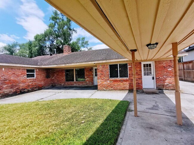 Building Photo - 10307 Cedarhurst Dr