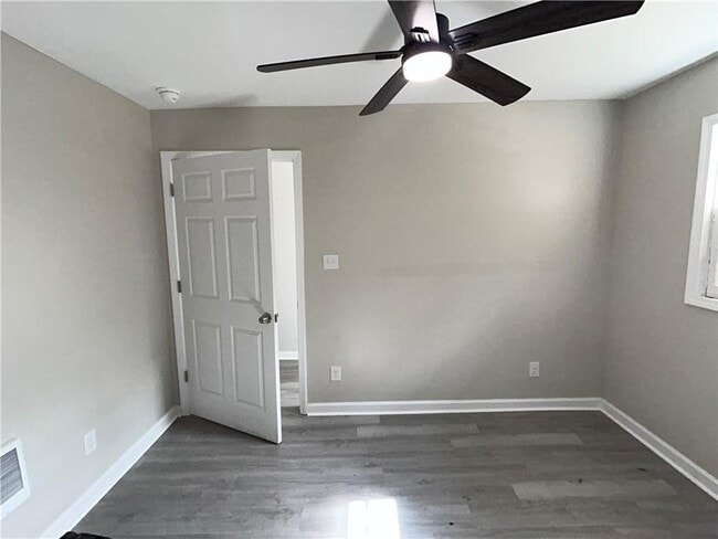 Building Photo - 404 Joycliff Terrace