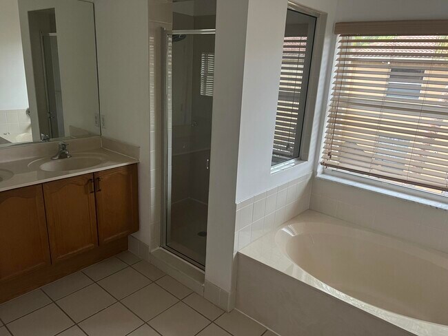 Building Photo - 4434 Lake Lucerne Cir