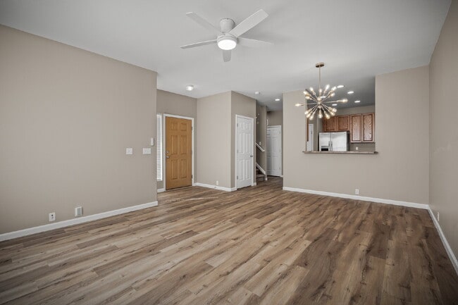 Building Photo - Beautiful 2 Bedroom End-Unit Townhouse in Montarbor Villas w/ Mountain Views