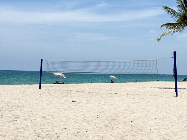 Building Photo - 514 N Birch Rd