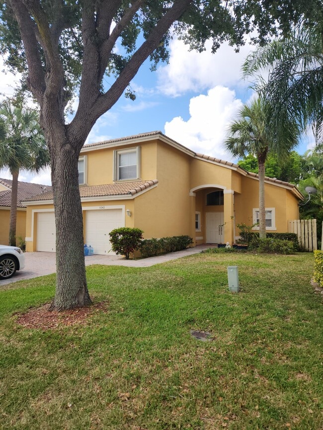 Building Photo - 5242 Victoria Cir