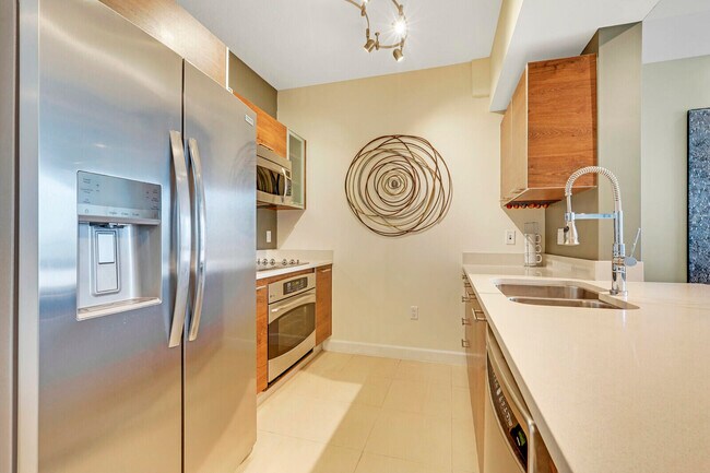 Building Photo - 480 Hibiscus St