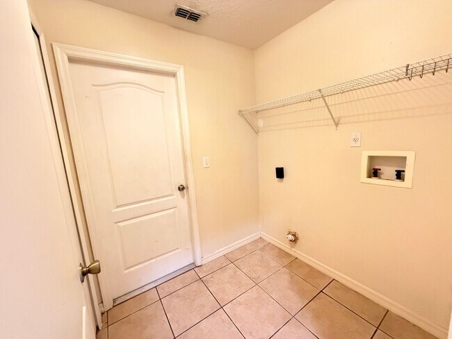 Building Photo - 10438 Vista Pines Loop