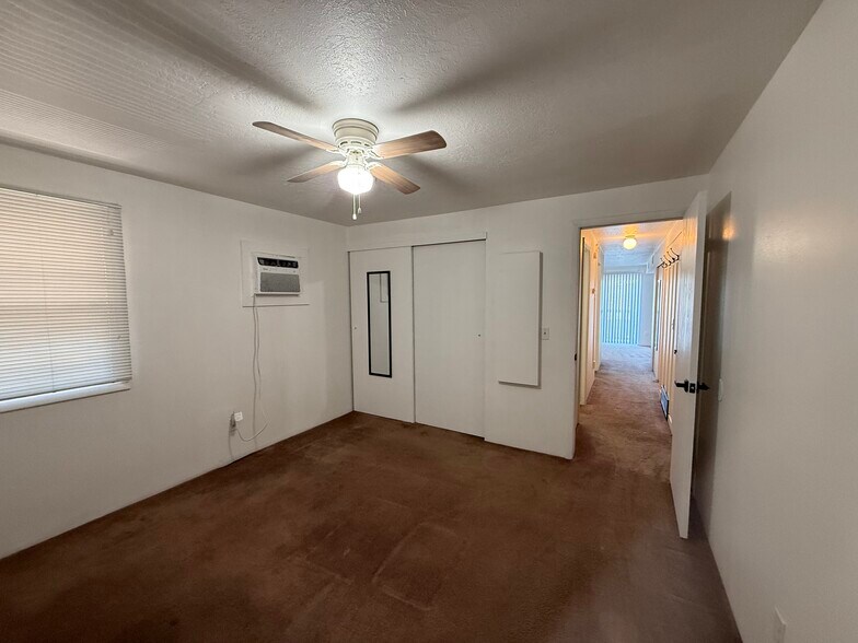 Building Photo - 5600 Meadow Ln
