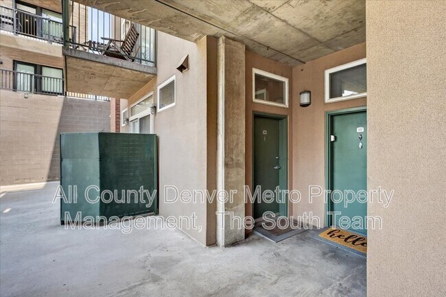 Building Photo - 3201 Shoshone St