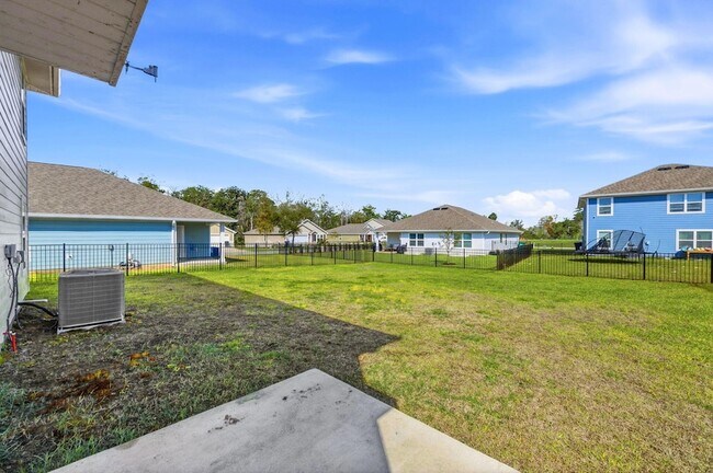 Building Photo - 25 Riverwalk Xing