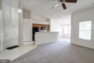 Building Photo - 2402 Ellsworth Way