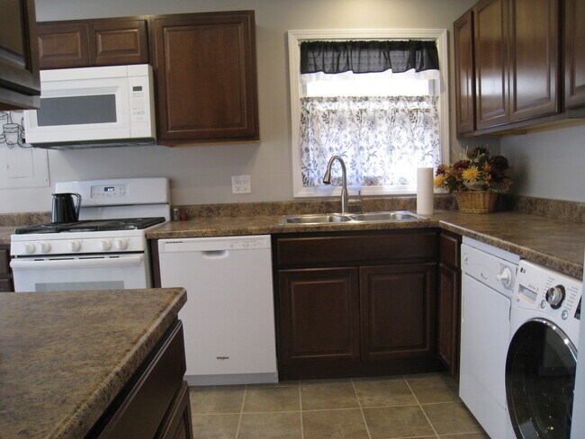 Building Photo - 320 Winthrop Ave