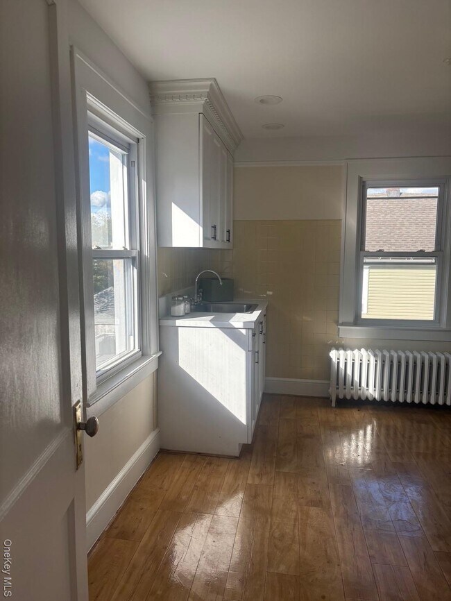 Building Photo - 15 Miller St