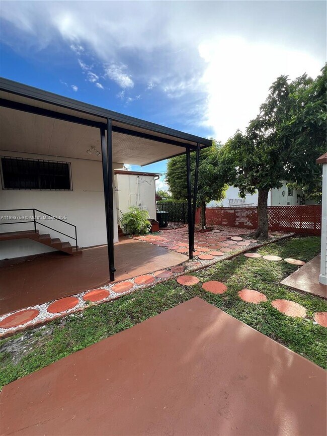 Building Photo - 7845 SW 19th St
