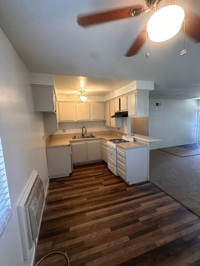 Building Photo - Brookshire Triplex