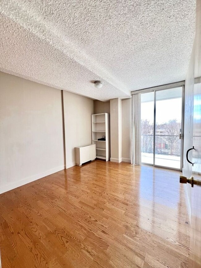 Building Photo - Downtown Fort Collins 2bd/1.5ba Condo with...
