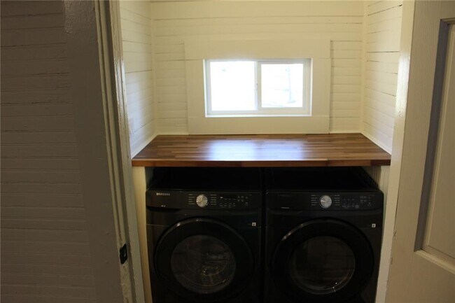 Building Photo - 11 Liberty St