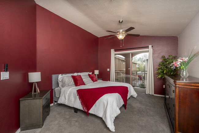 Building Photo - 2550 E Deer Valley Dr