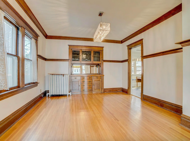 Building Photo - Perfect 5BR Home in Uptown!
