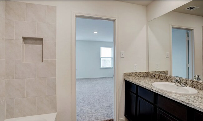 Building Photo - Three Bedroom Home in Converse