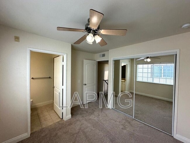 Building Photo - 12217 Moorpark St