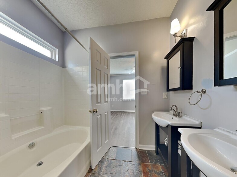 Building Photo - 4614 Sahalee Ln