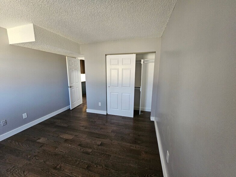 Building Photo - 1960 S Xanadu Way