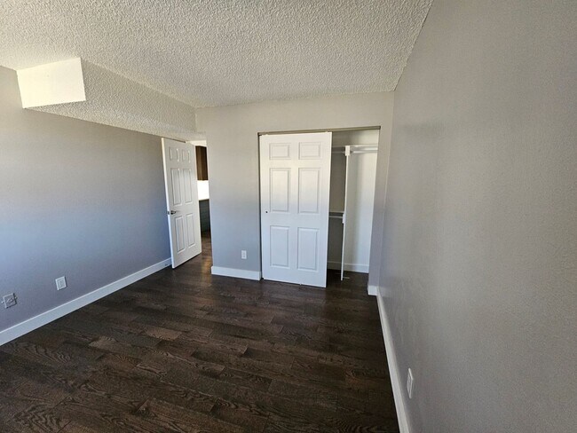 Building Photo - 1 Bedroom Condo in Aurora