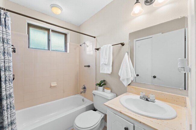Building Photo - 10815 Montverde Ln