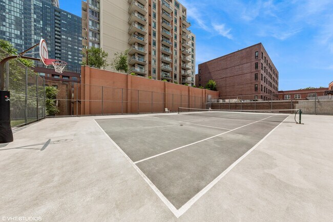 Building Photo - 1212 N Wells St