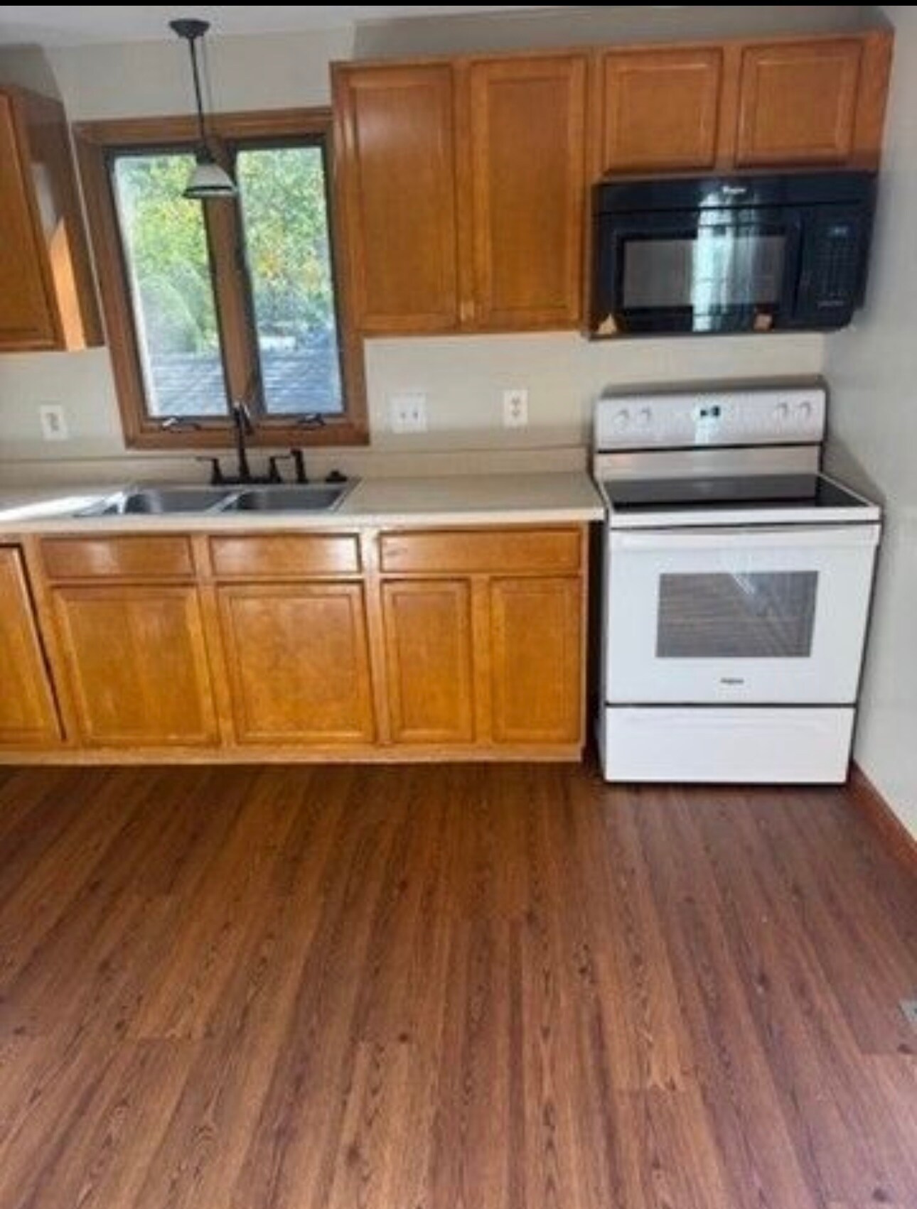 Building Photo - 61 Glenmore St