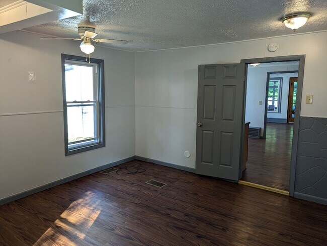 Building Photo - 695/697 Highland Ave