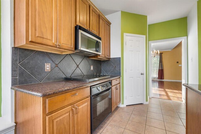 Building Photo - 910 Waterside Dr