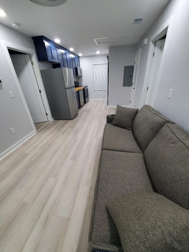 Building Photo - 294 Quick St