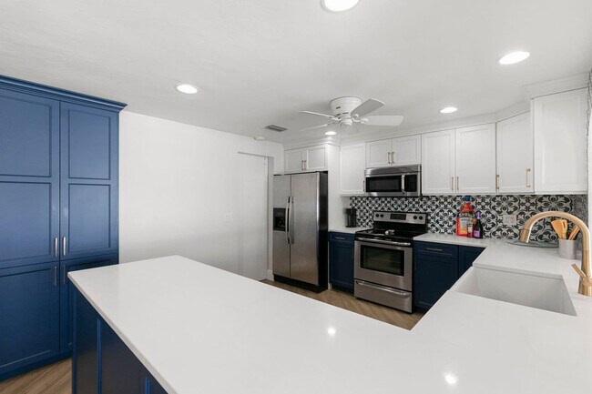 Building Photo - 685 N Barfield Dr