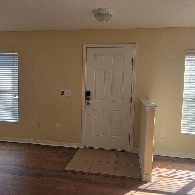 Building Photo - 391 Carina Cir