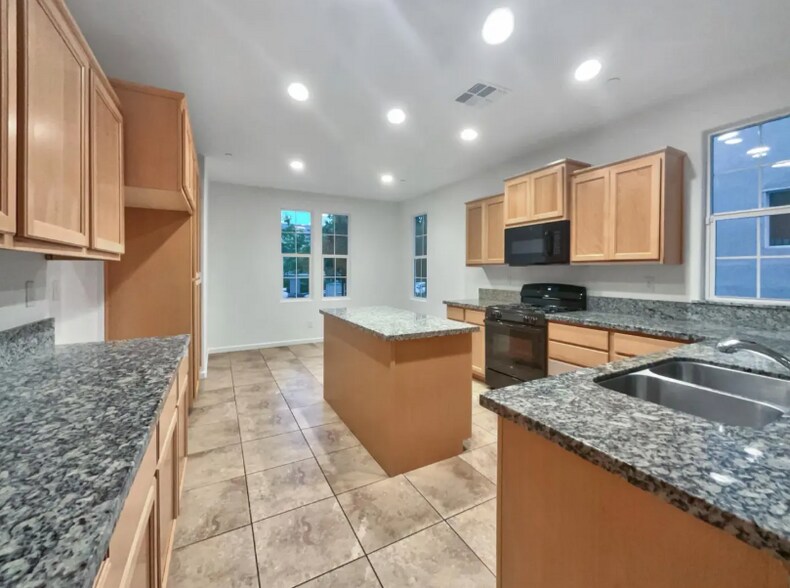 Building Photo - 1817 Terracina Dr