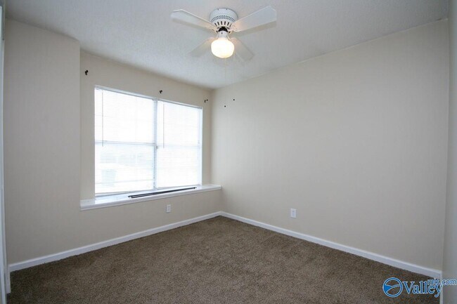 Building Photo - 105 Oakline Dr