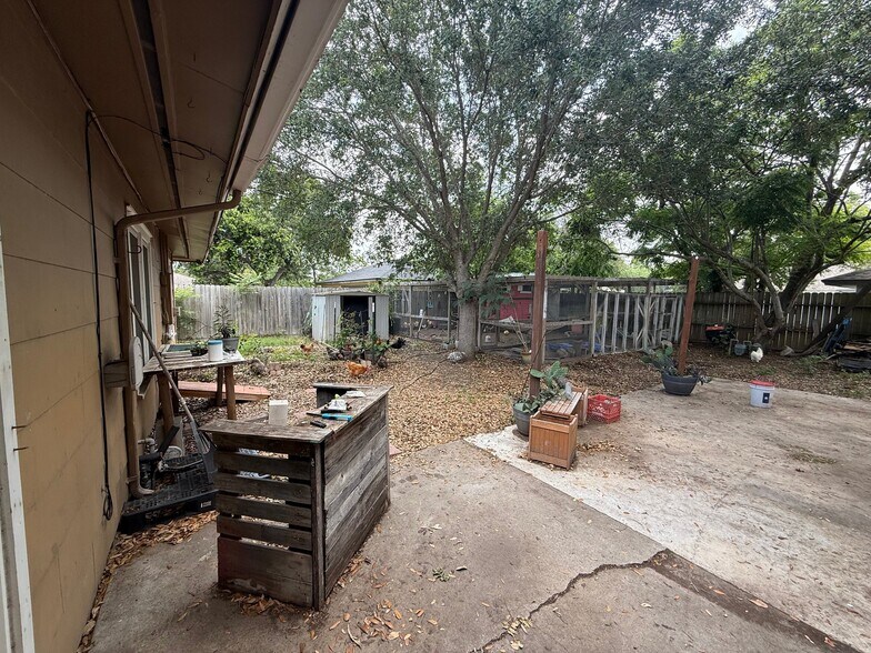 Building Photo - 625 Catalina Pl