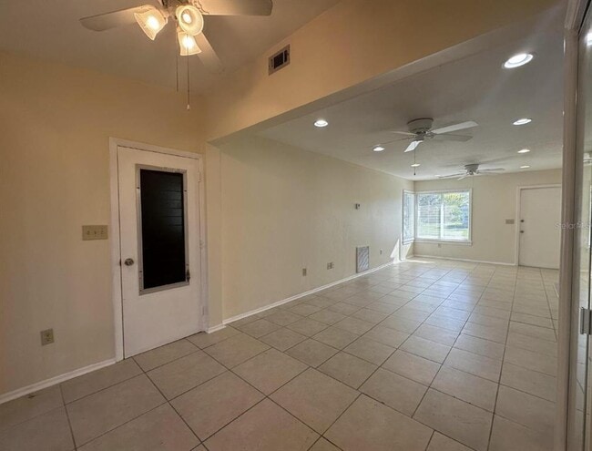 Building Photo - 5439 Kenwood Dr