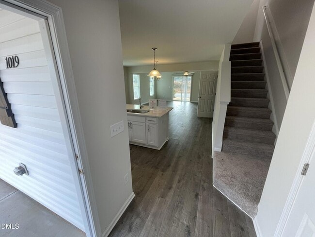 Building Photo - 1019 Peony Ln