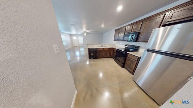 Building Photo - 1608 Tejas Trail