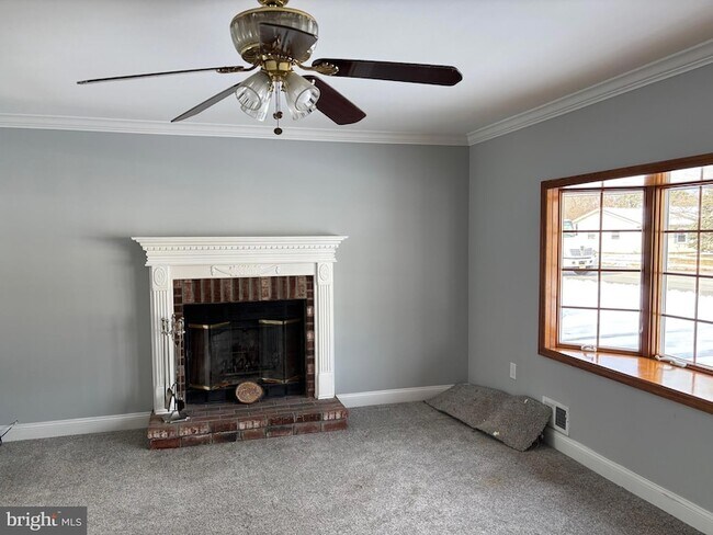 Building Photo - 148B Bayshore Dr