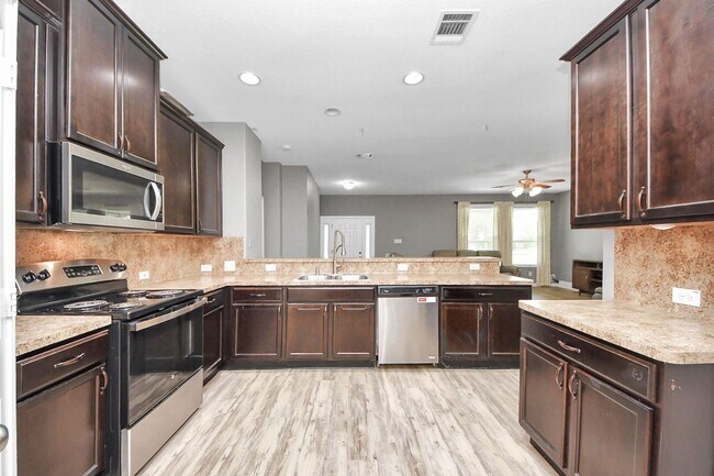 Building Photo - 2011 Halyard Dr