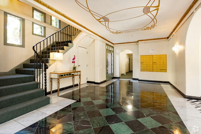 Vivian Foyer - Vivian Apartments